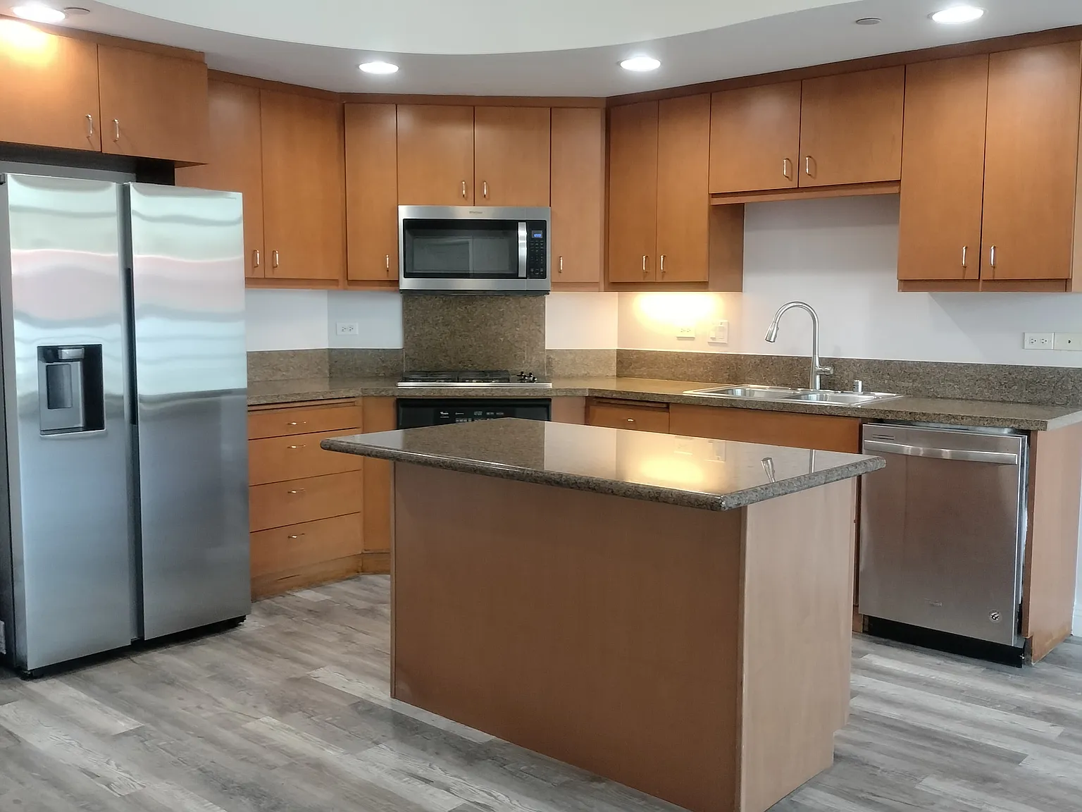 2 bed, 884 sqft, $2,850 — Photo 3