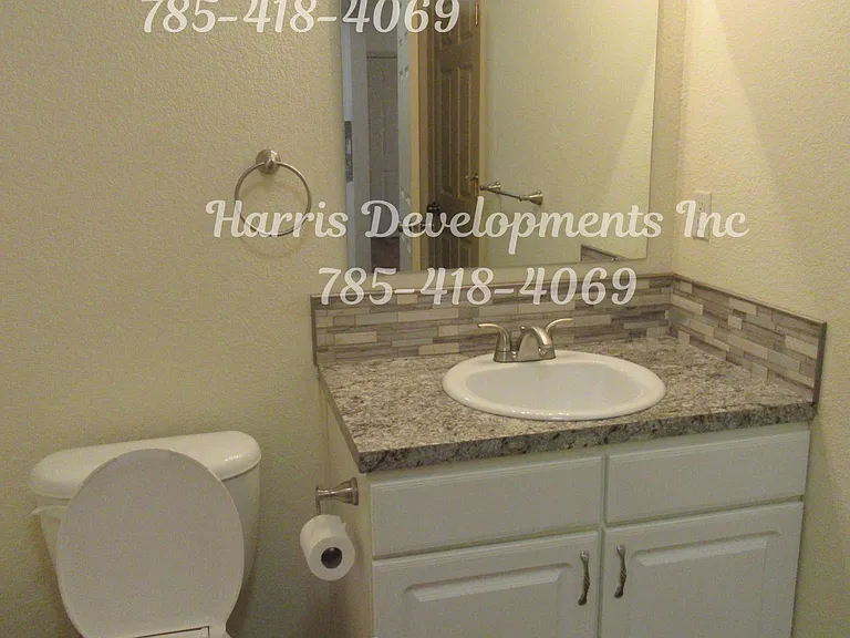 909 W 17th St — Photo 10