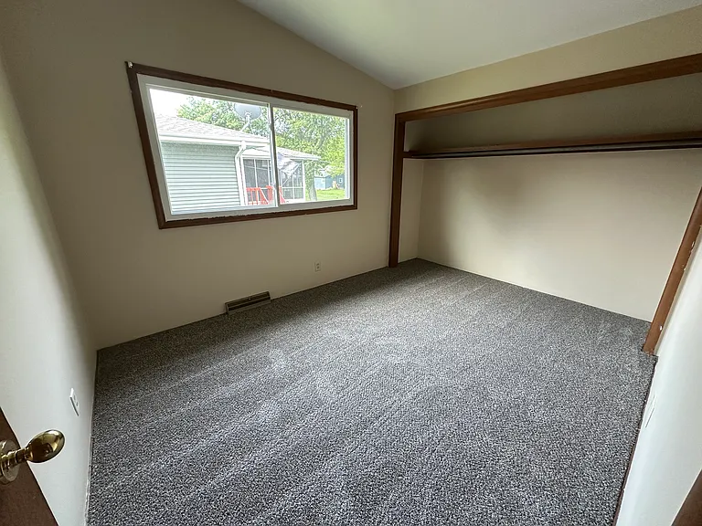3915 Terrace Hill Dr NE — Photo 11