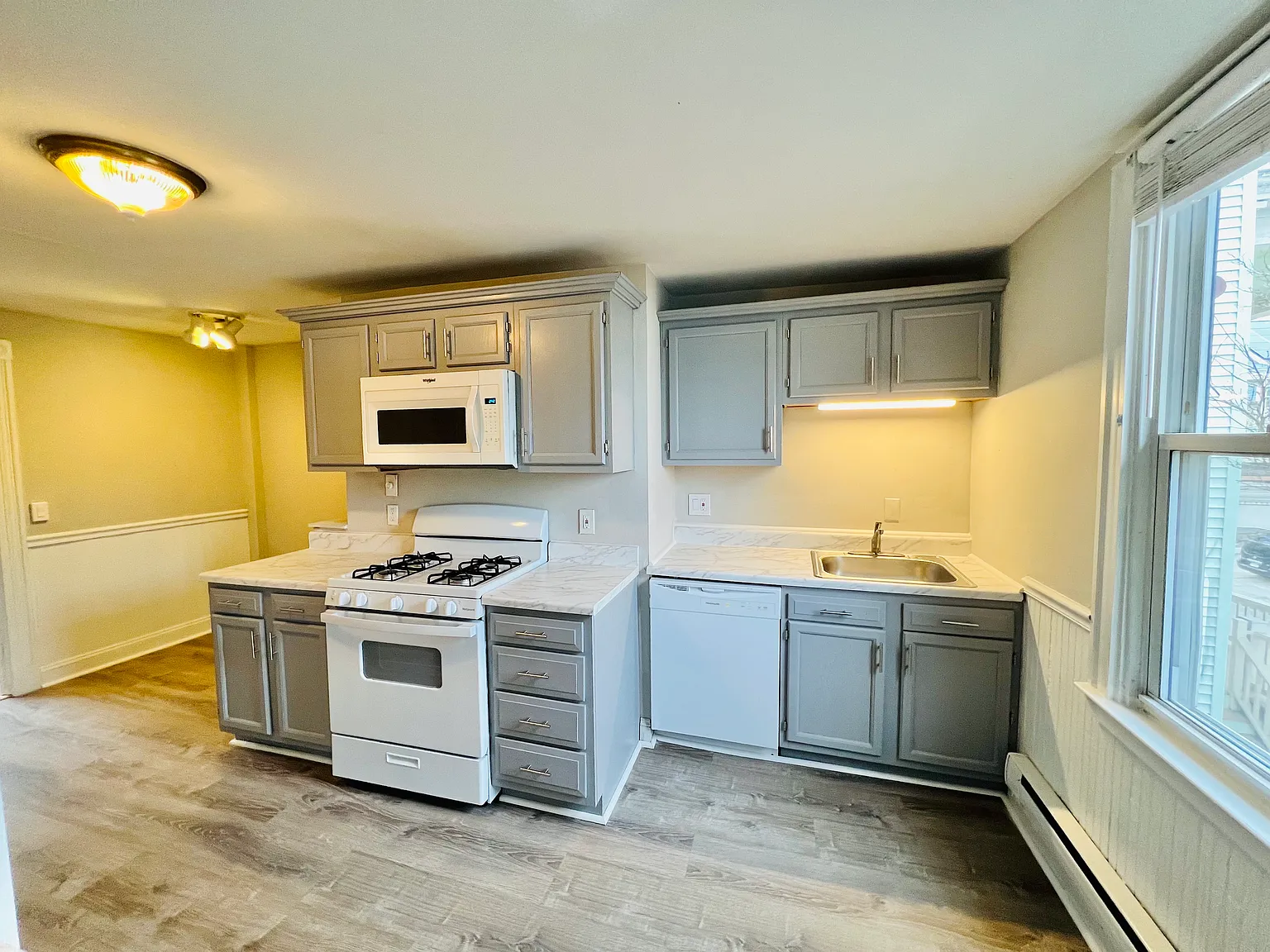 4 bed, 1.0 bath, 9999 sqft, $3,495 — Photo 3