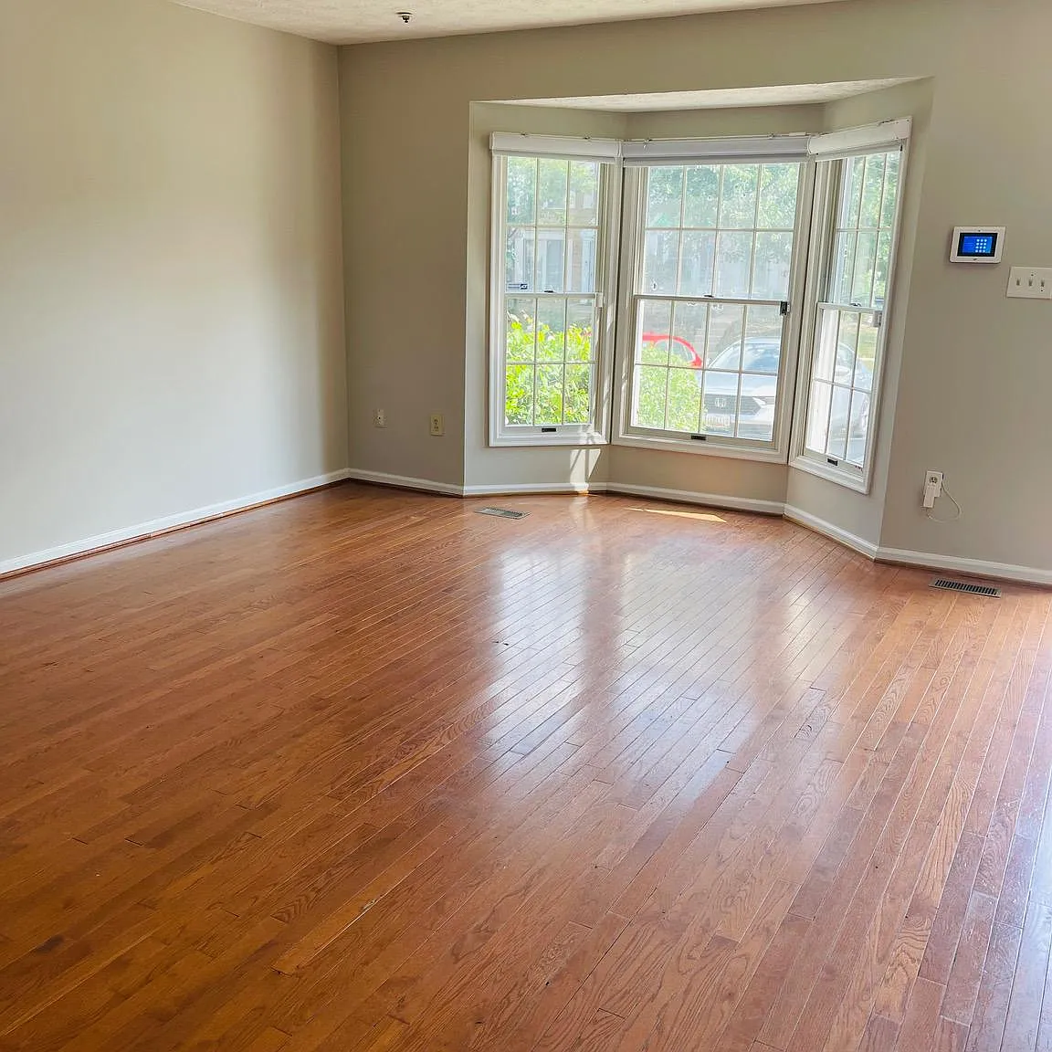 3 bed, 3.5 bath, 1320 sqft, $2,800 — Photo 2