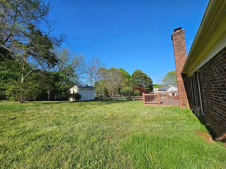 151 Woodfern Pl — Photo 46