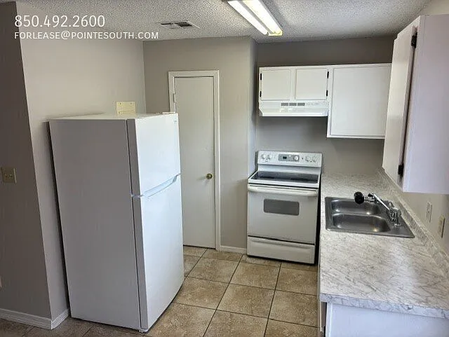 Freshly updated 2BD/1BA duplex in Gulf Shores! — Photo 3