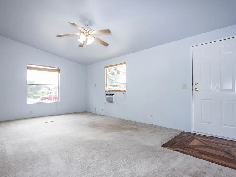 1401 Union Ln — Photo 2