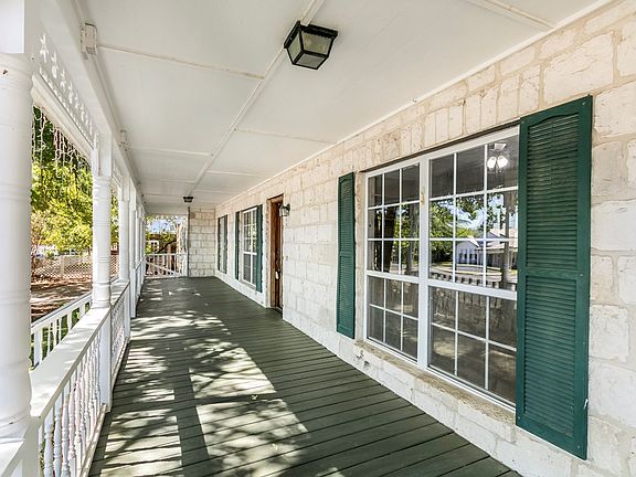 4th image of 402 W San Antonio St