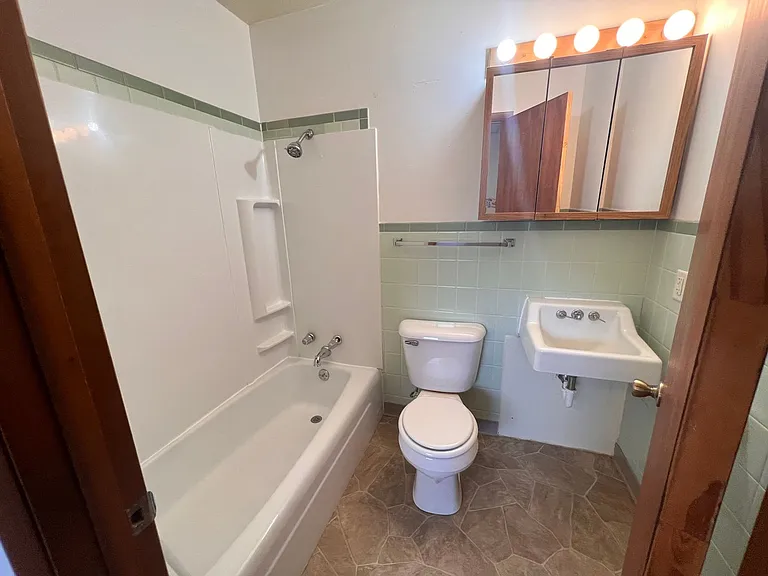 Colonial Manor — Photo 12