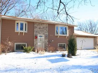 916 S Grandview Ave, Sioux Falls, SD 57103