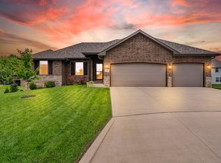 1670 N Kingfisher Dr, Nixa, MO 65714