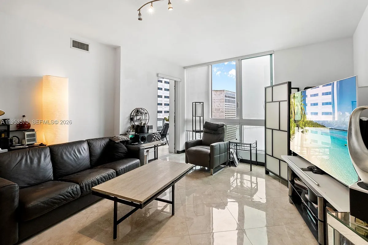 Building Photo - 300 S Biscayne Blvd #T-2514
