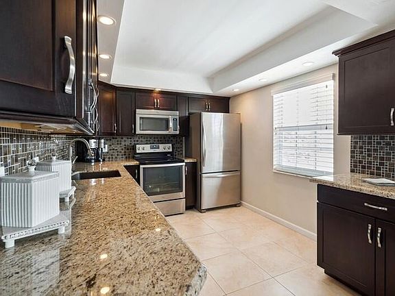 5th image of 555 Oaks Lane #410