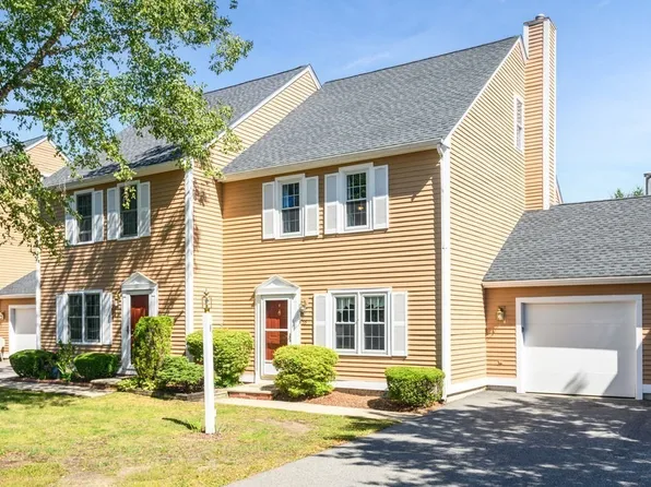 35 Whittier Meadows Dr, Amesbury, MA 01913