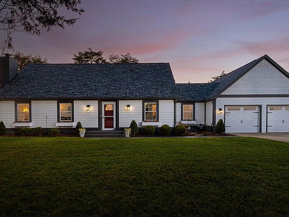 3rd image of 304 Sussex Cir
