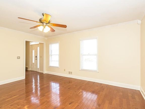 4th image of 215 Franklin Farms Cir