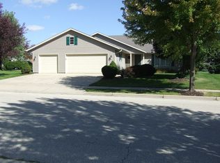 2323 Patrick Ln, Waukesha, WI 53188