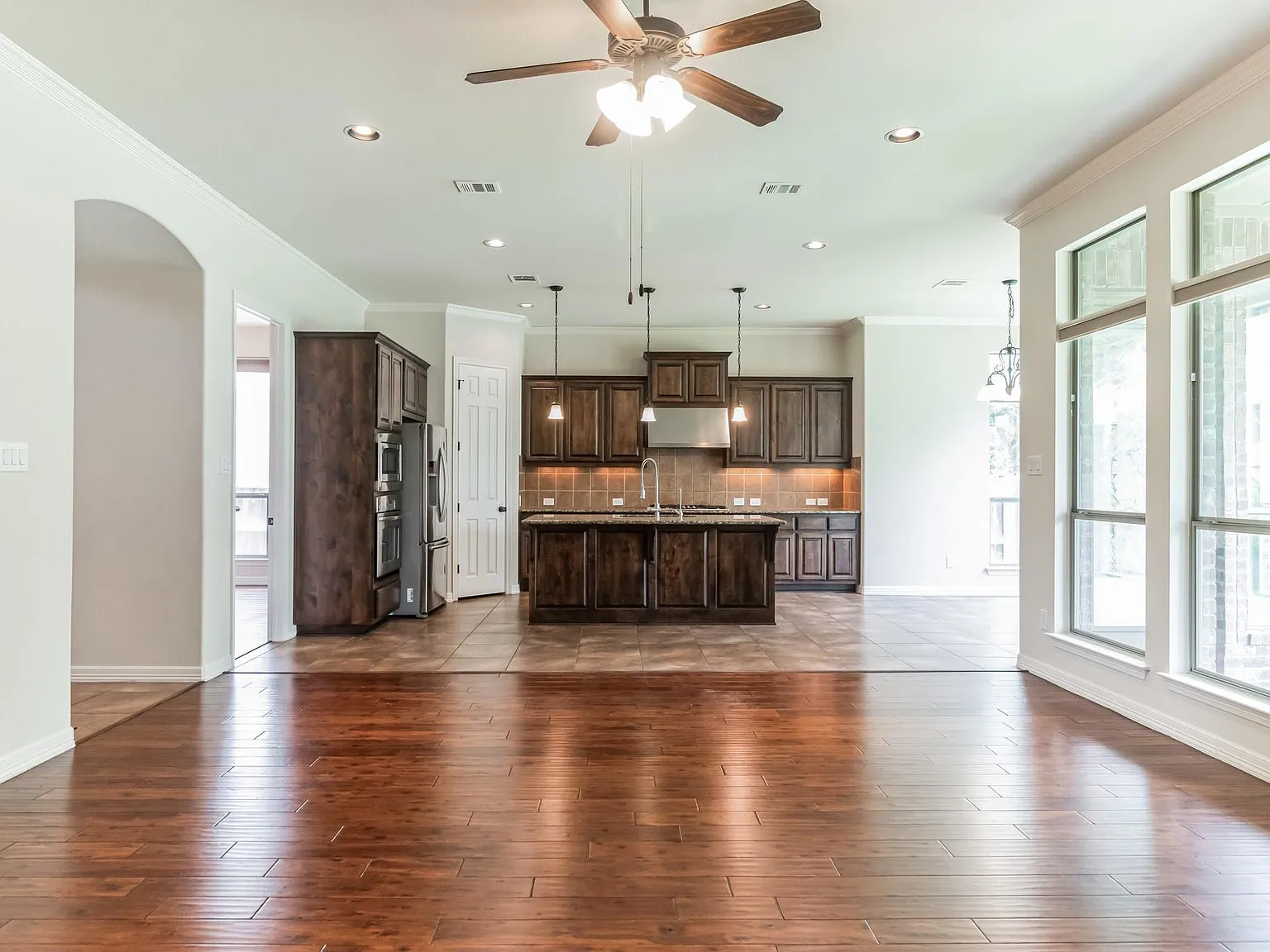 5 bed, 4.0 bath, 3693 sqft, $3,600 — Photo 4