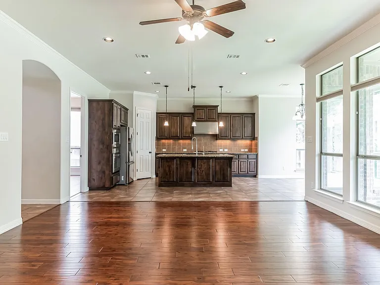 208 Angus Dr — Photo 4