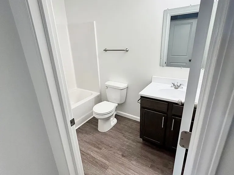Sagamore Winds Apartments — Photo 56