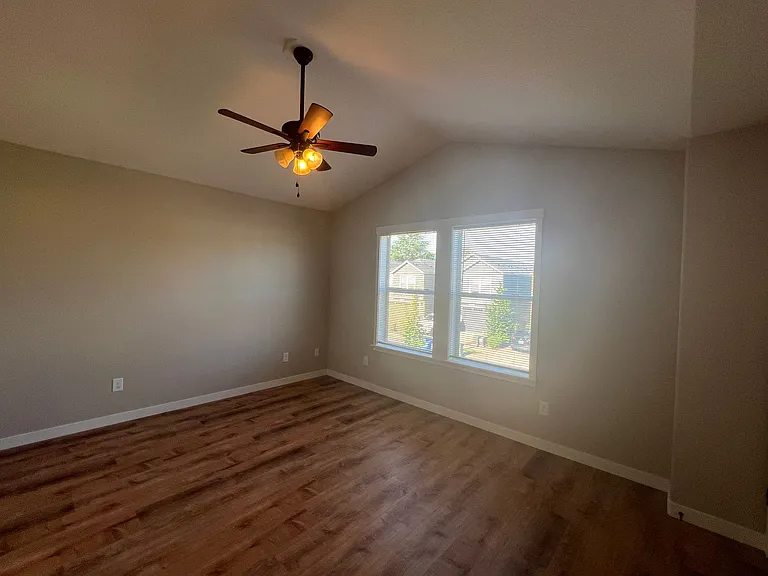2641 NE 130th Ct — Photo 15