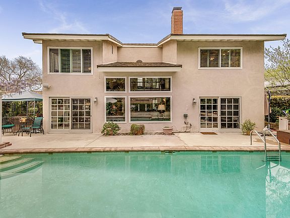 2nd image of 2239 Knollcrest Pl