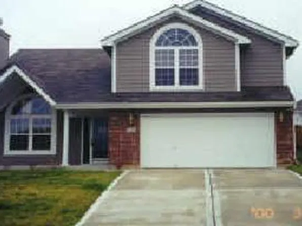 701 NW Rosaceae Dr, Blue Springs, MO 64015