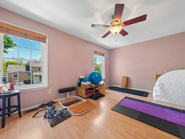 212 Westchester Ct #8 — Photo 16