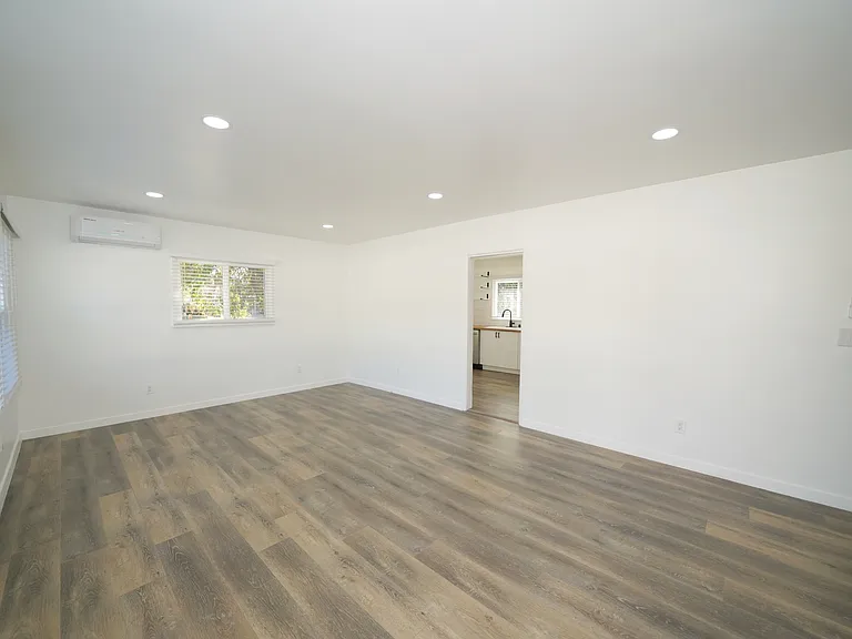 220 E Walnut Ave — Photo 7