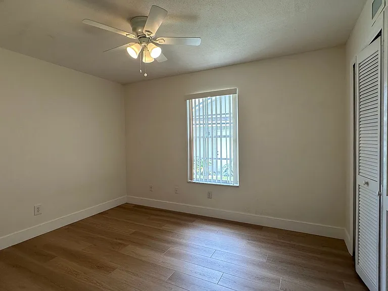 935 Shriver Cir — Photo 34