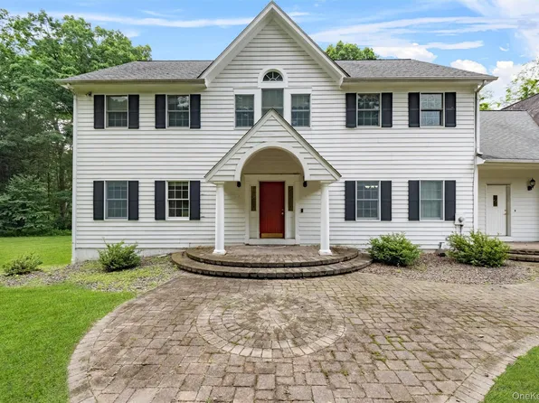 16 Apple Summit Lane, Lagrangeville, NY 12540