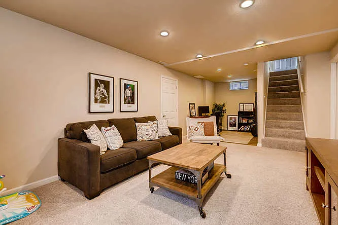 1370 Xanthia St — Photo 13
