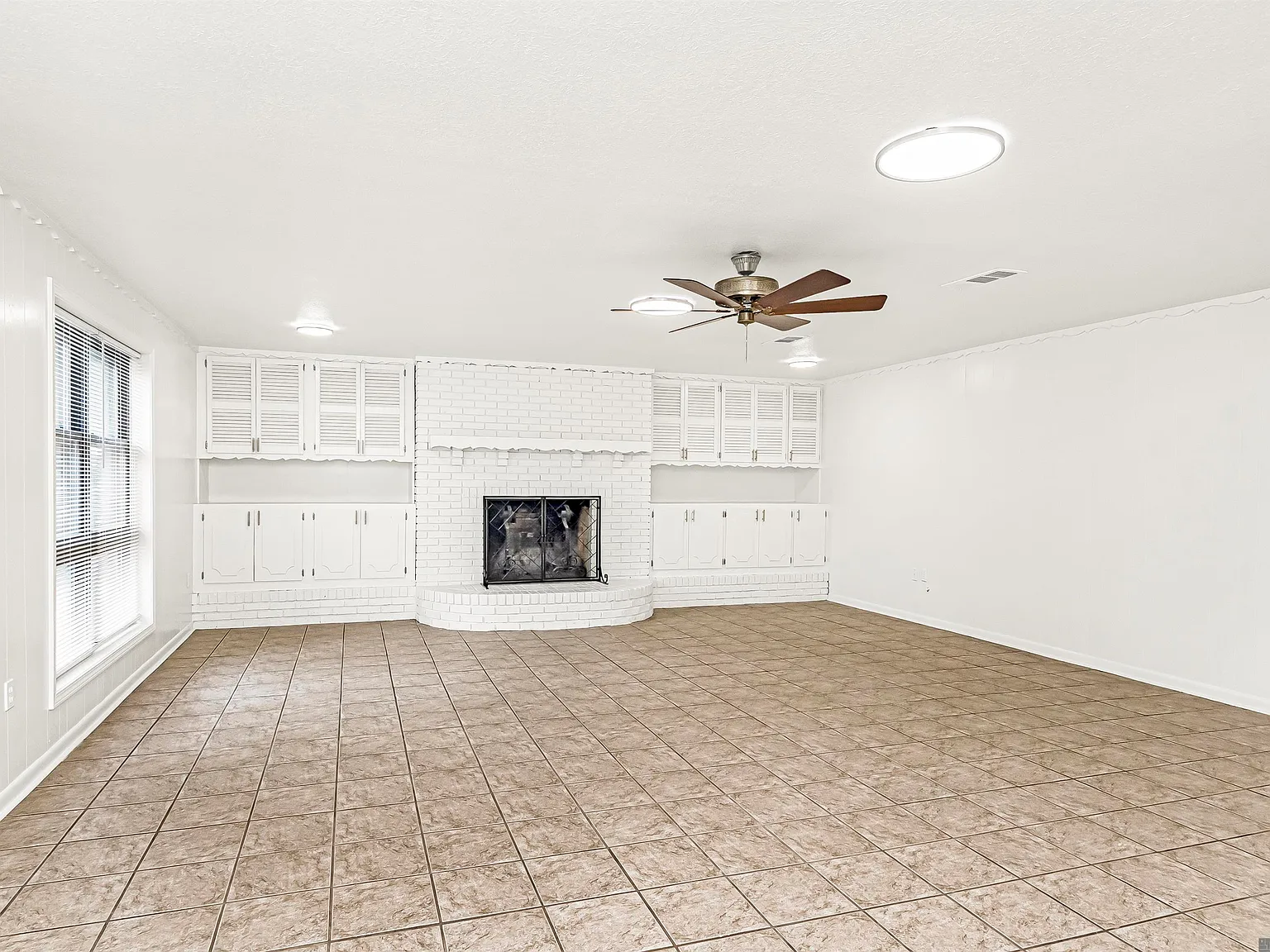 3 bed, 1903 sqft, $2,100 — Photo 3