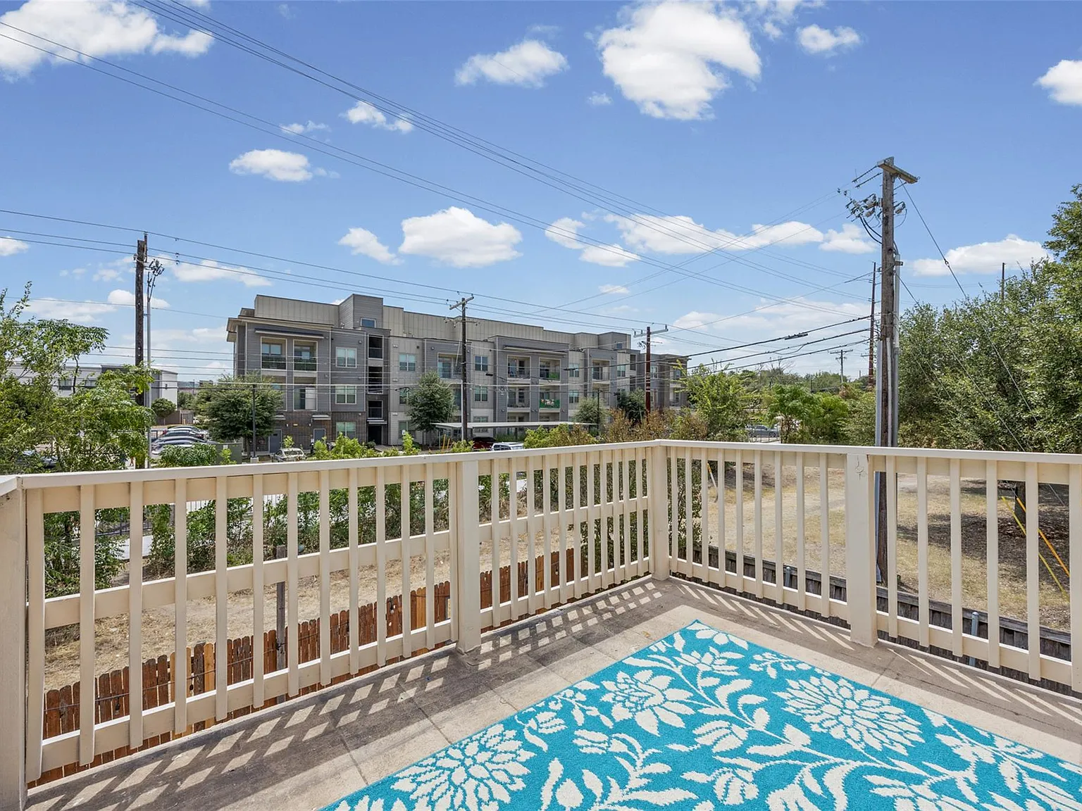 3 bed, 2.5 bath, 1659 sqft, $2,250 — Photo 4