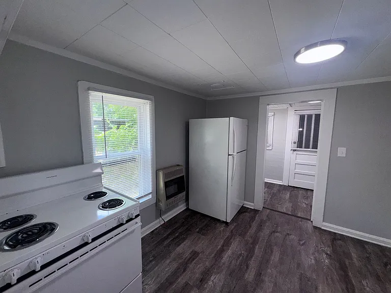407 Elm Ave NW — Photo 11