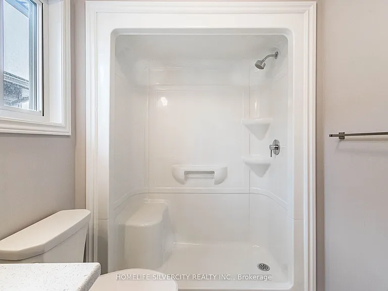 215 Southworth St N — Photo 33