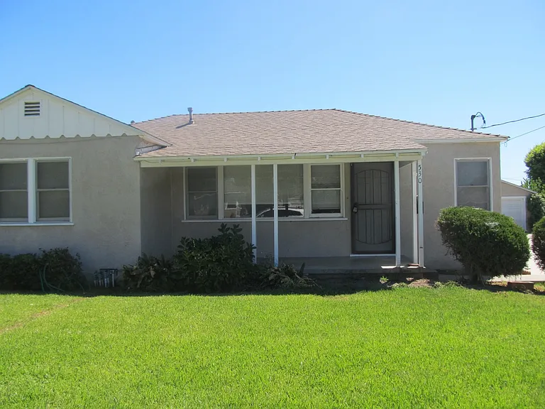 530 E Sycamore Ave — Photo 2