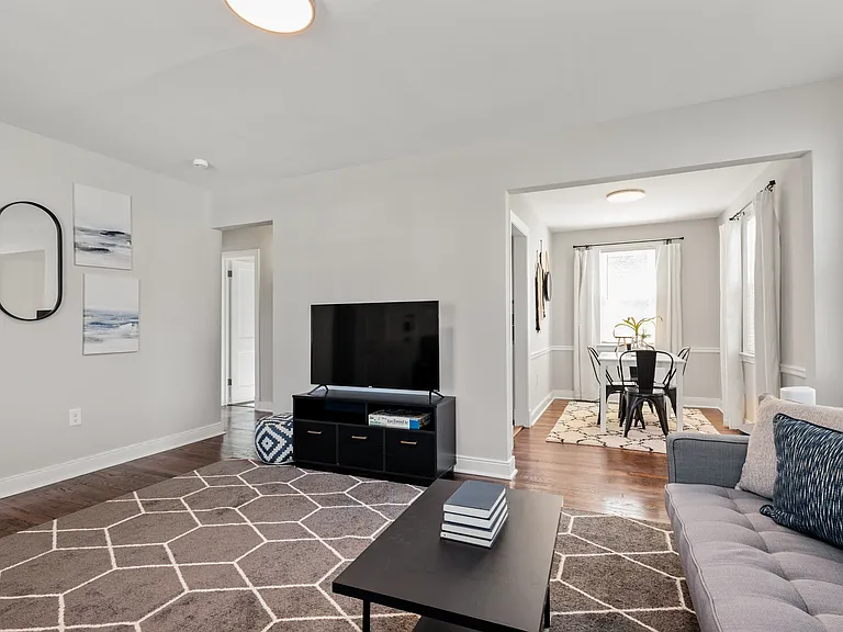 6525 W Grace St — Photo 10