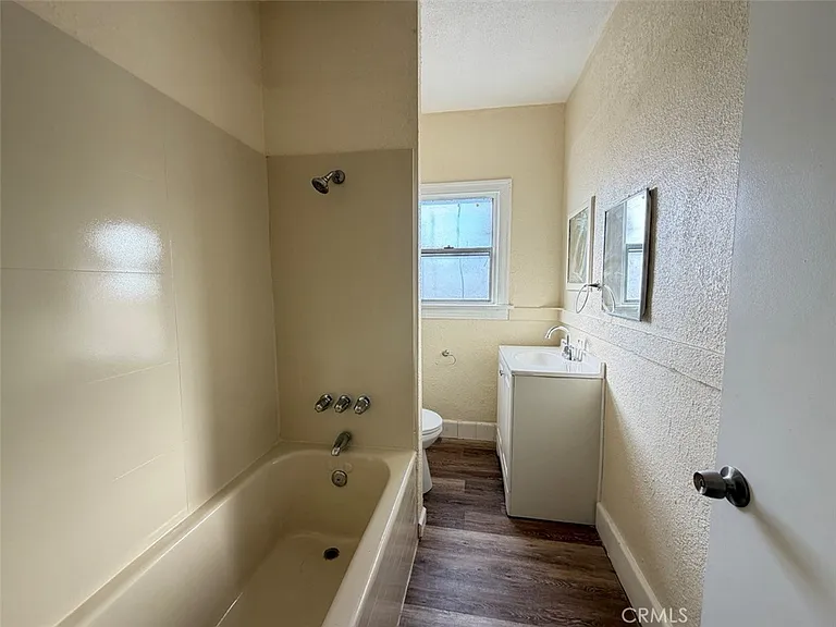 932 W 74th St — Photo 5