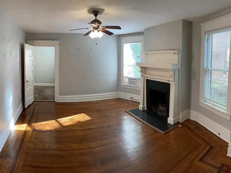 435 E Maxwell St — Photo 3