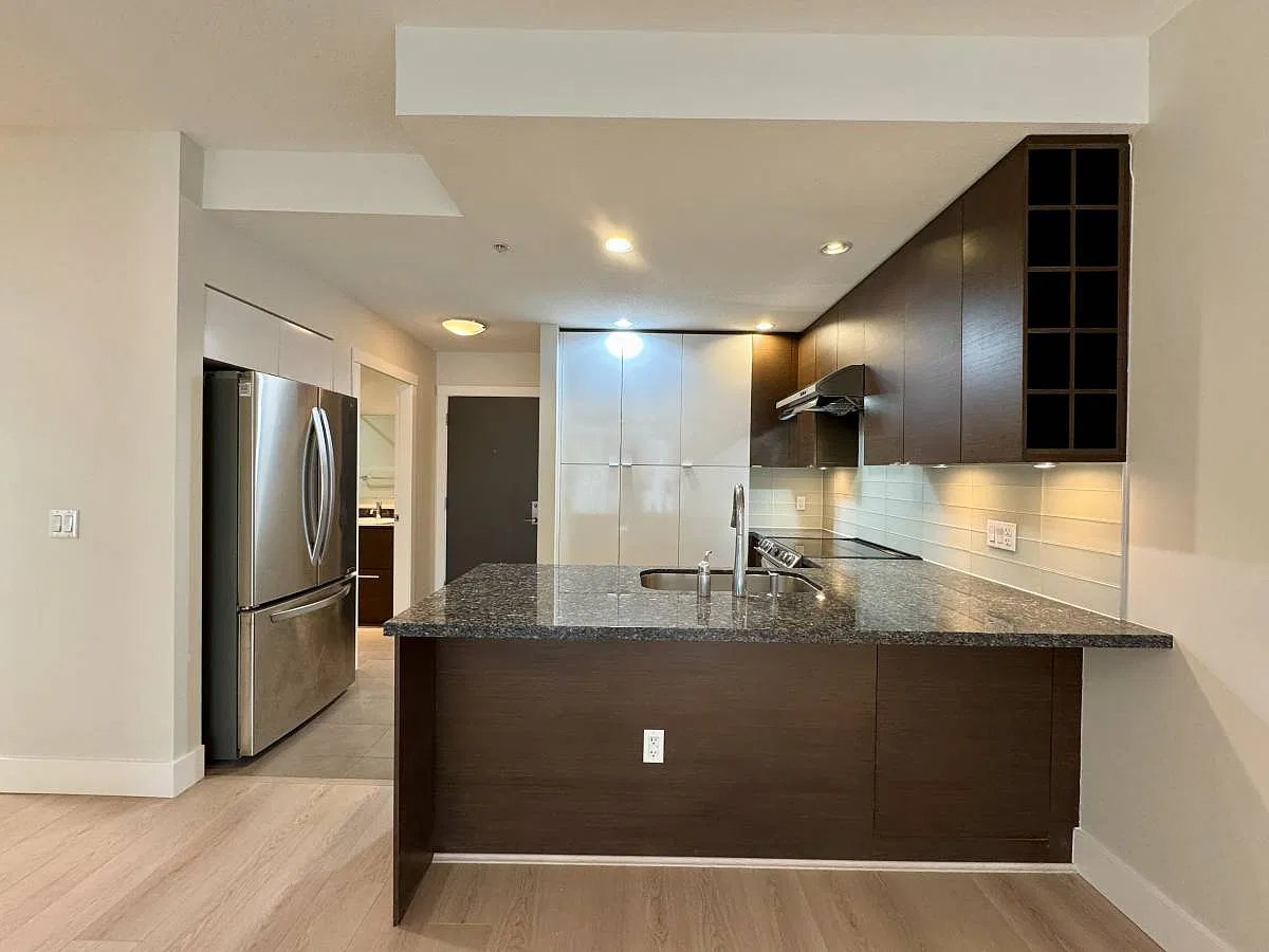 2 bed, 881 sqft, $3,400 — Photo 1