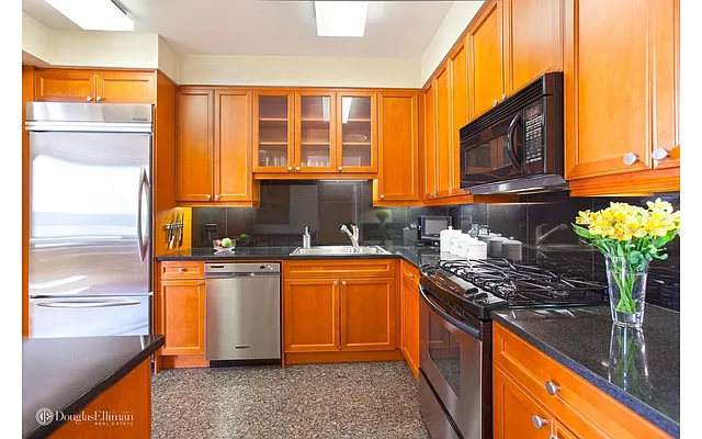 Rented by Douglas Elliman | media 8