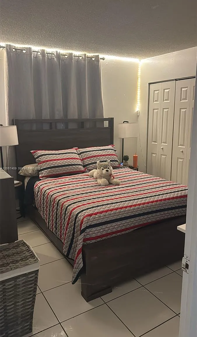 Samari Lake East Condo — Photo 1