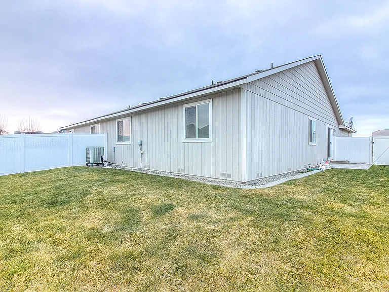 8903 Midvale Rd — Photo 9