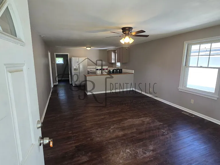 717 W Kansas St #1 — Photo 1