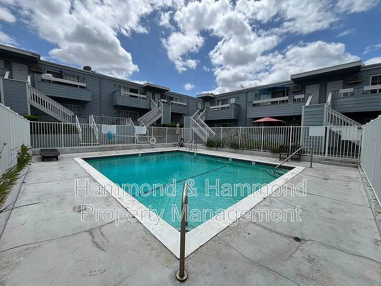 20930 Parthenia St #201 — Photo 7