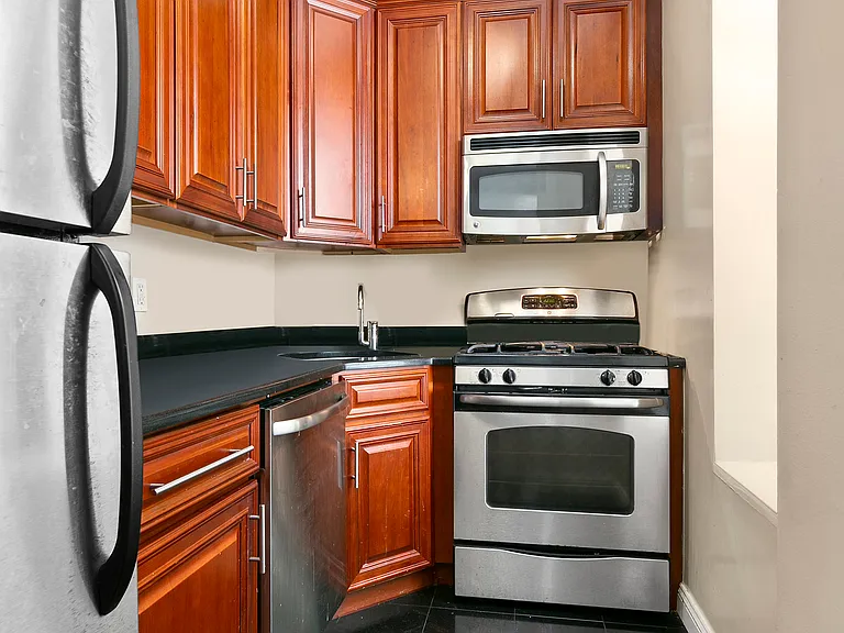 150 W 47th St #4B — Photo 2