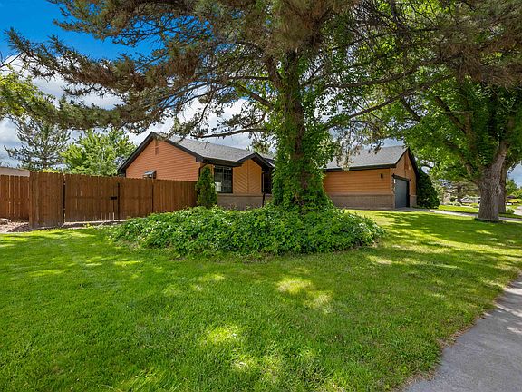 3rd image of 2411 Wintergreen Dr