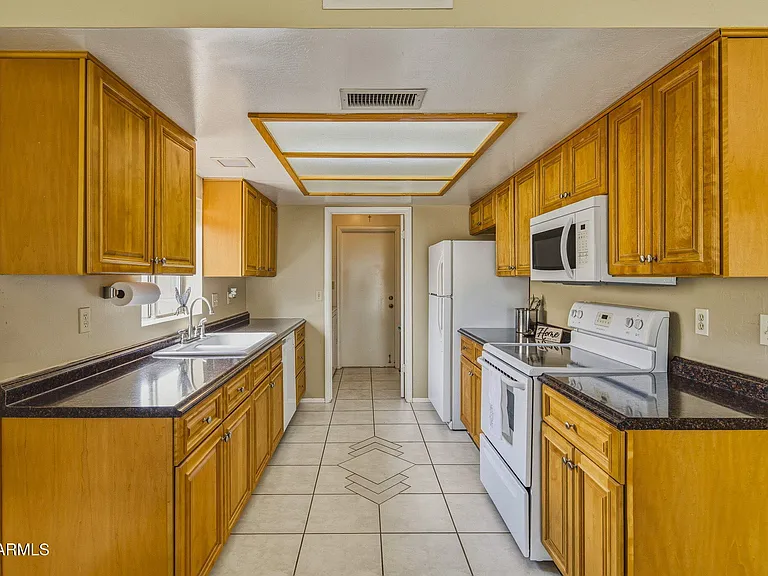 5625 W Sunnyside Dr — Photo 8