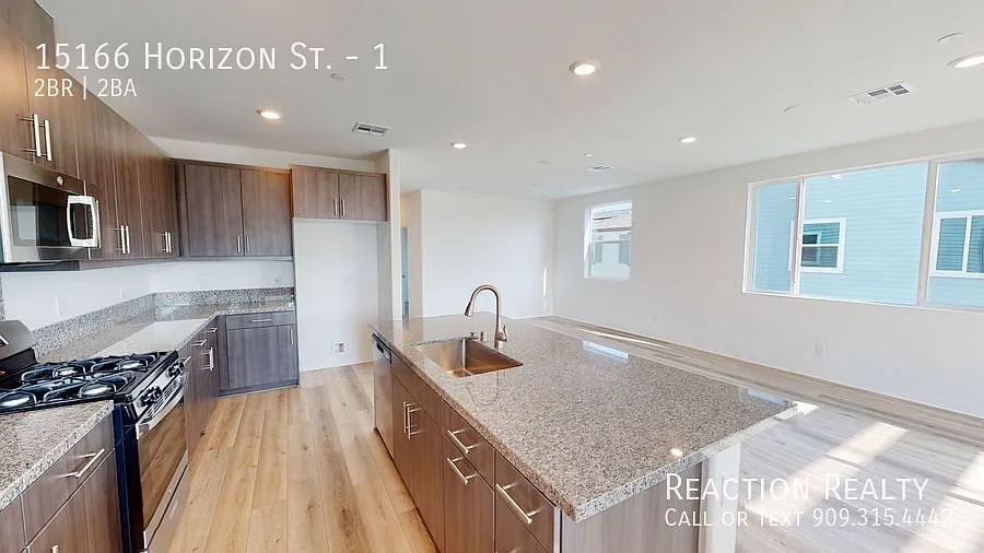 Available! 15166 Horizon St Unit 1, Fontana — Photo 4