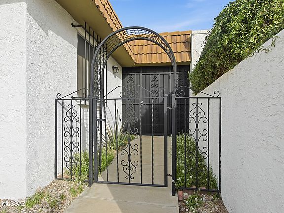 3rd image of 600 E River Rd APT W