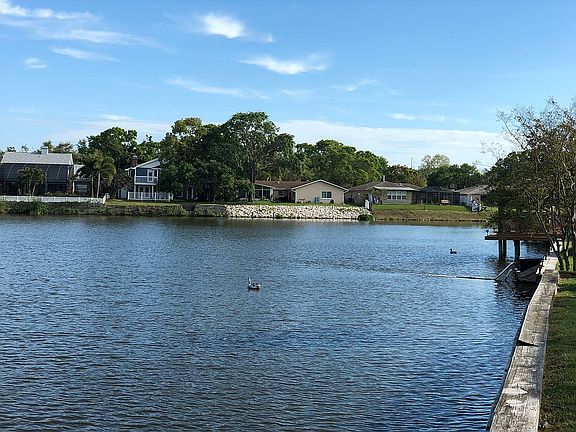 3rd image of 6089 Bay Lake Dr N