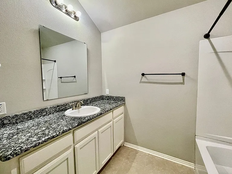 3115 N Hickory St — Photo 7